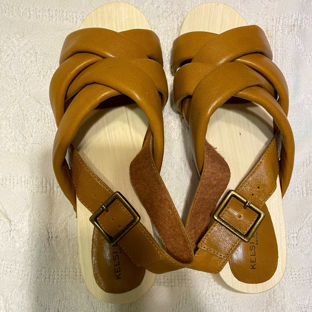 Kelsi Dagger leather and wood sandals sz 9